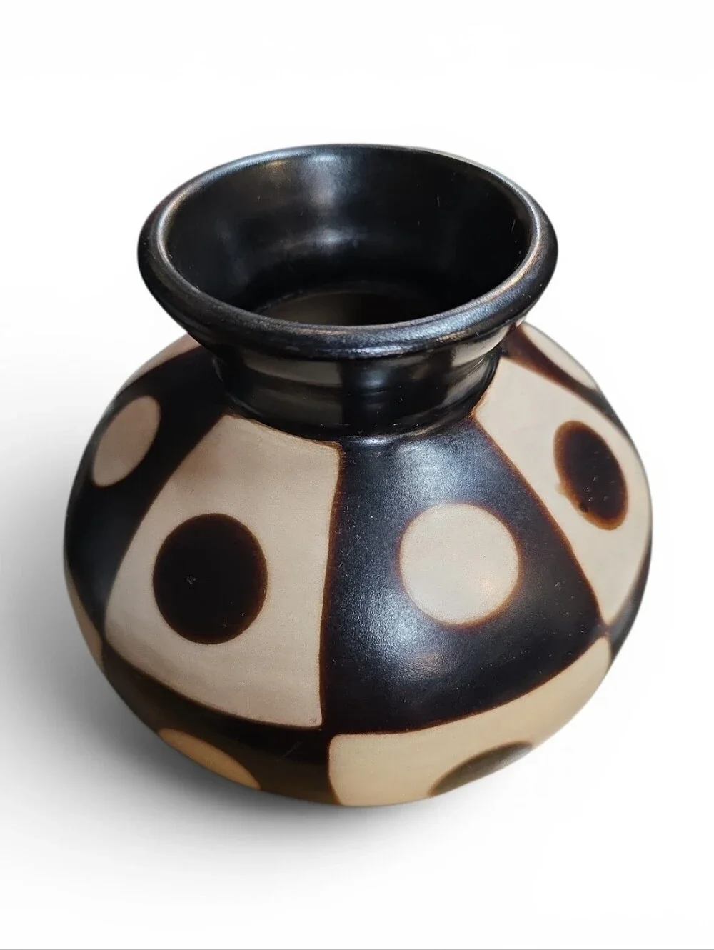 Chulucanas Handmade Vase by Valeriano Paz, Signed